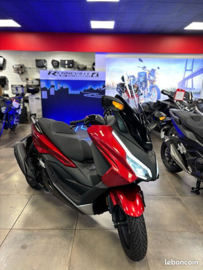 HONDA FORZA 350 - VILLEMOMBLE