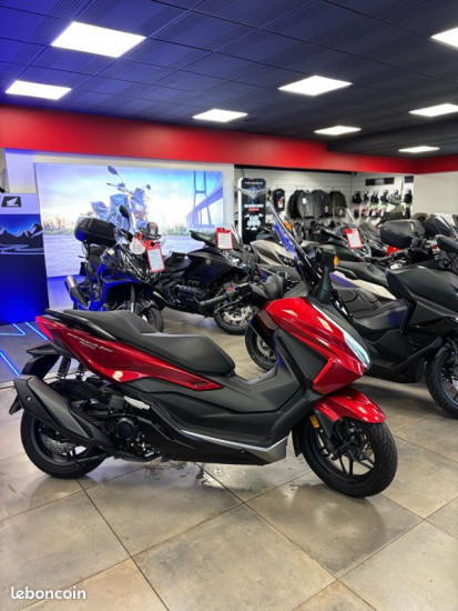 HONDA FORZA 350 - VILLEMOMBLE