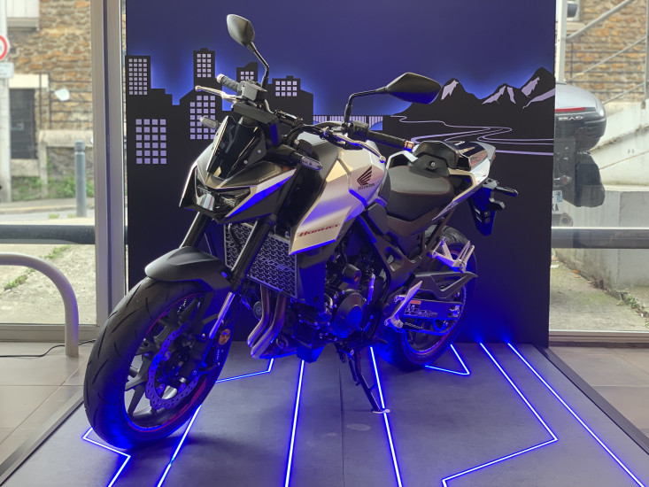 HONDA CB750 Hornet - VILLEMOMBLE