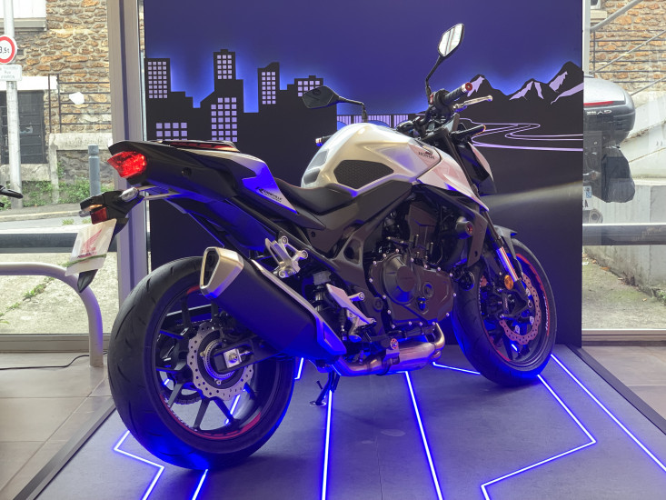 HONDA CB750 Hornet - VILLEMOMBLE