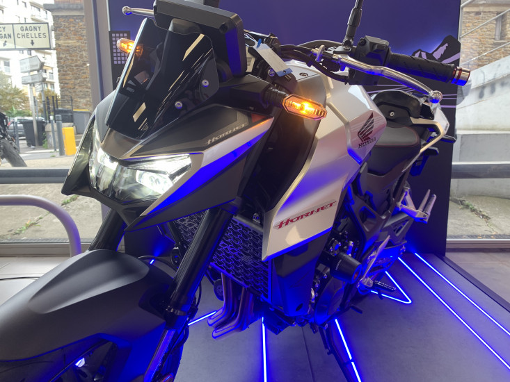 HONDA CB750 Hornet - VILLEMOMBLE