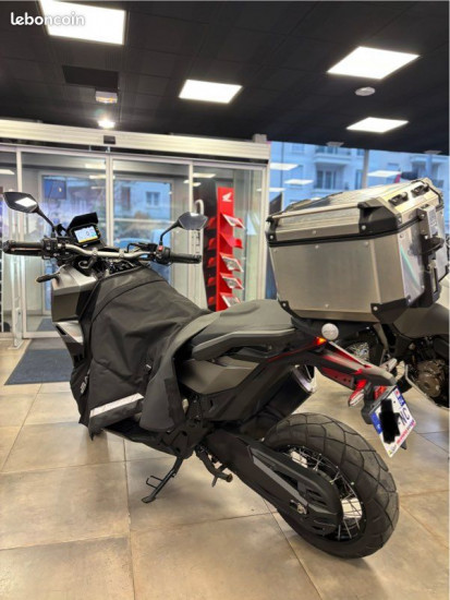 Honda x-adv 750 - VILLEMOMBLE