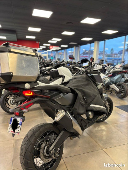 Honda x-adv 750 - VILLEMOMBLE