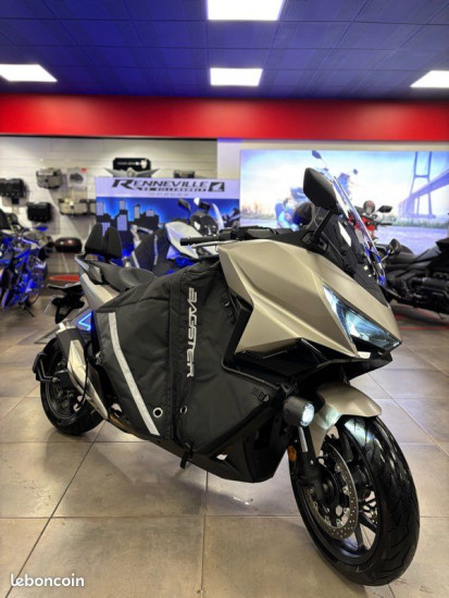 HONDA FORZA 750 – 2025 - VILLEMOMBLE