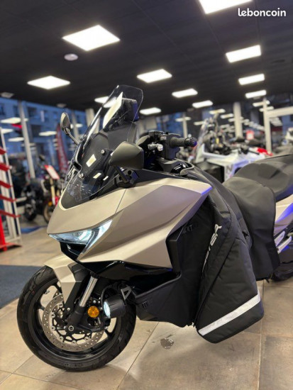 HONDA FORZA 750 – 2025 - VILLEMOMBLE