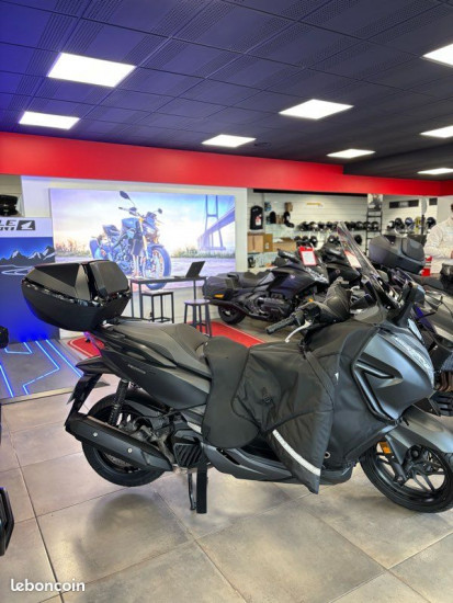 Honda Forza 125 TOP BOX– 2019 - VILLEMOMBLE