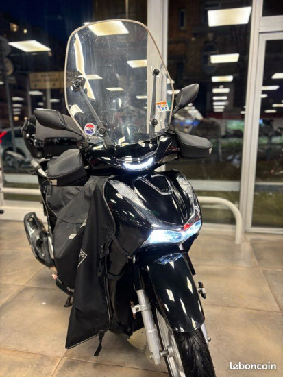 Honda SH 125 – Version Top Box - VILLEMOMBLE