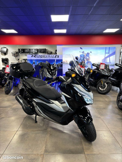 Honda forza 300 top box - VILLEMOMBLE