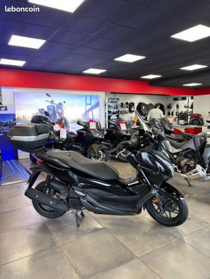 Honda forza 125 - VILLEMOMBLE