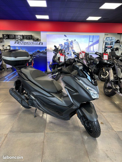 Honda forza 125 - VILLEMOMBLE