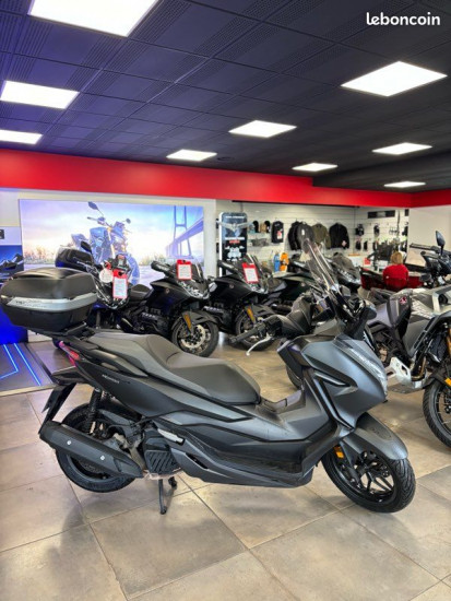 Honda forza 125 - VILLEMOMBLE