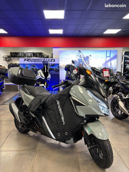 HONDA FORZA 350 - VILLEMOMBLE