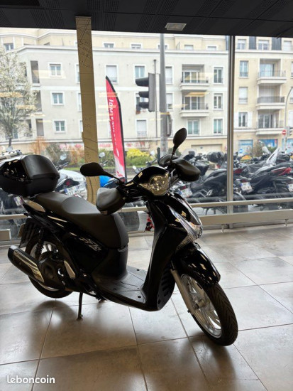 Honda SH 125 - VILLEMOMBLE